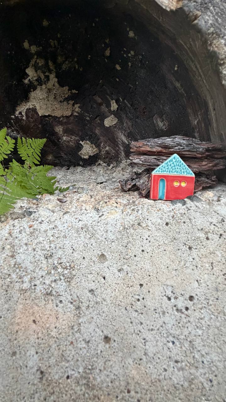 Deli Geli ceramic house placed in a new location